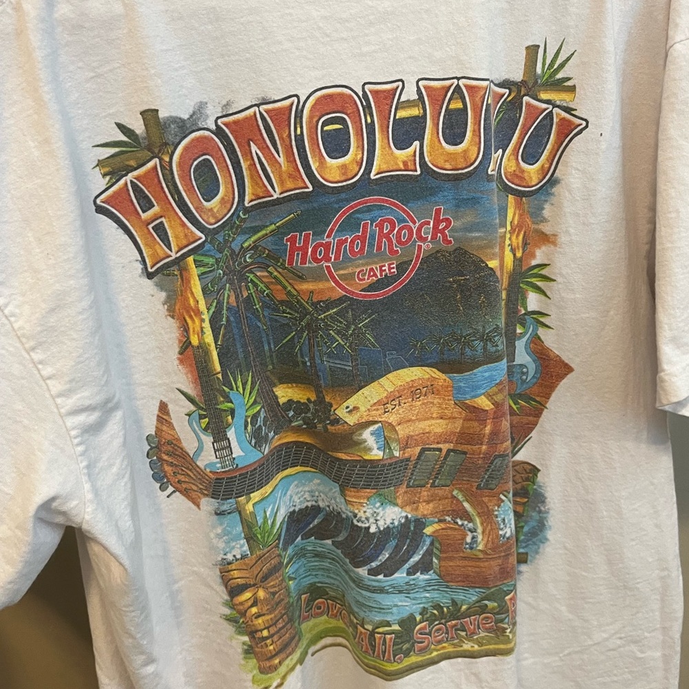 Honolulu hard rock cafe graphic tee